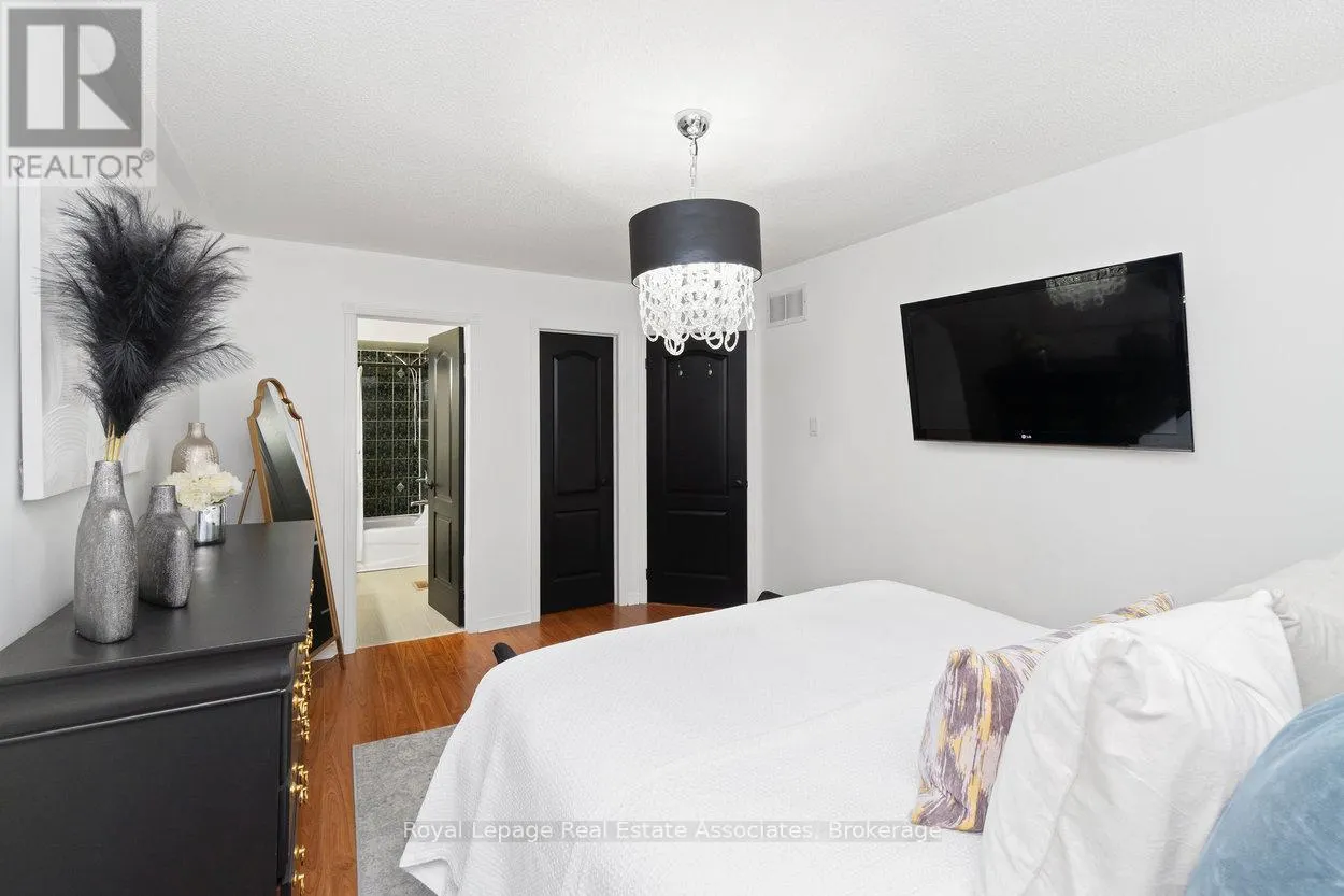 11 REDFINCH WAY