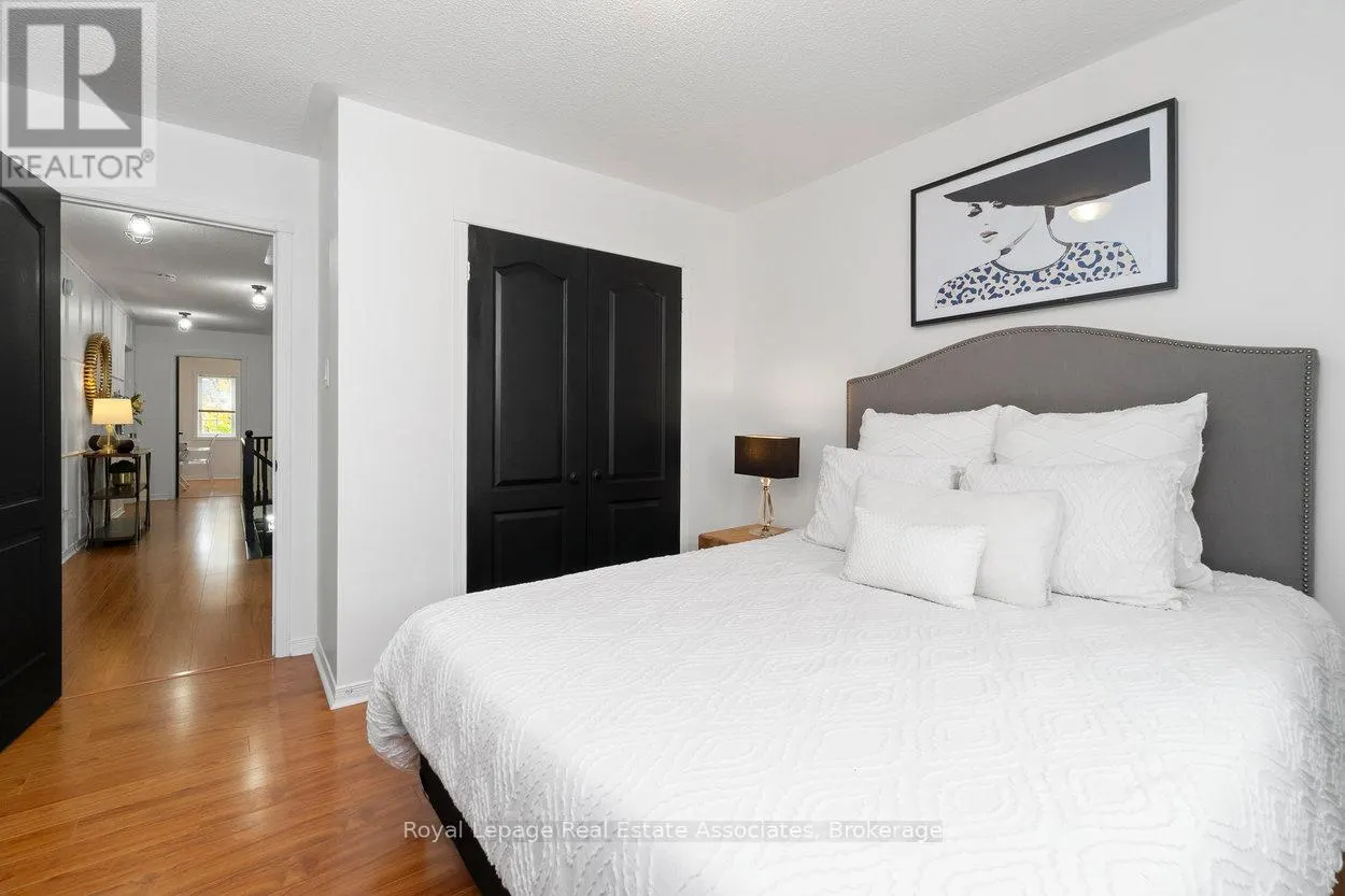 11 REDFINCH WAY