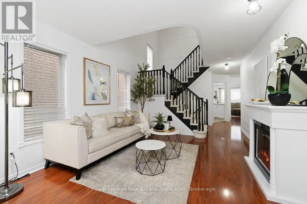 11 REDFINCH WAY