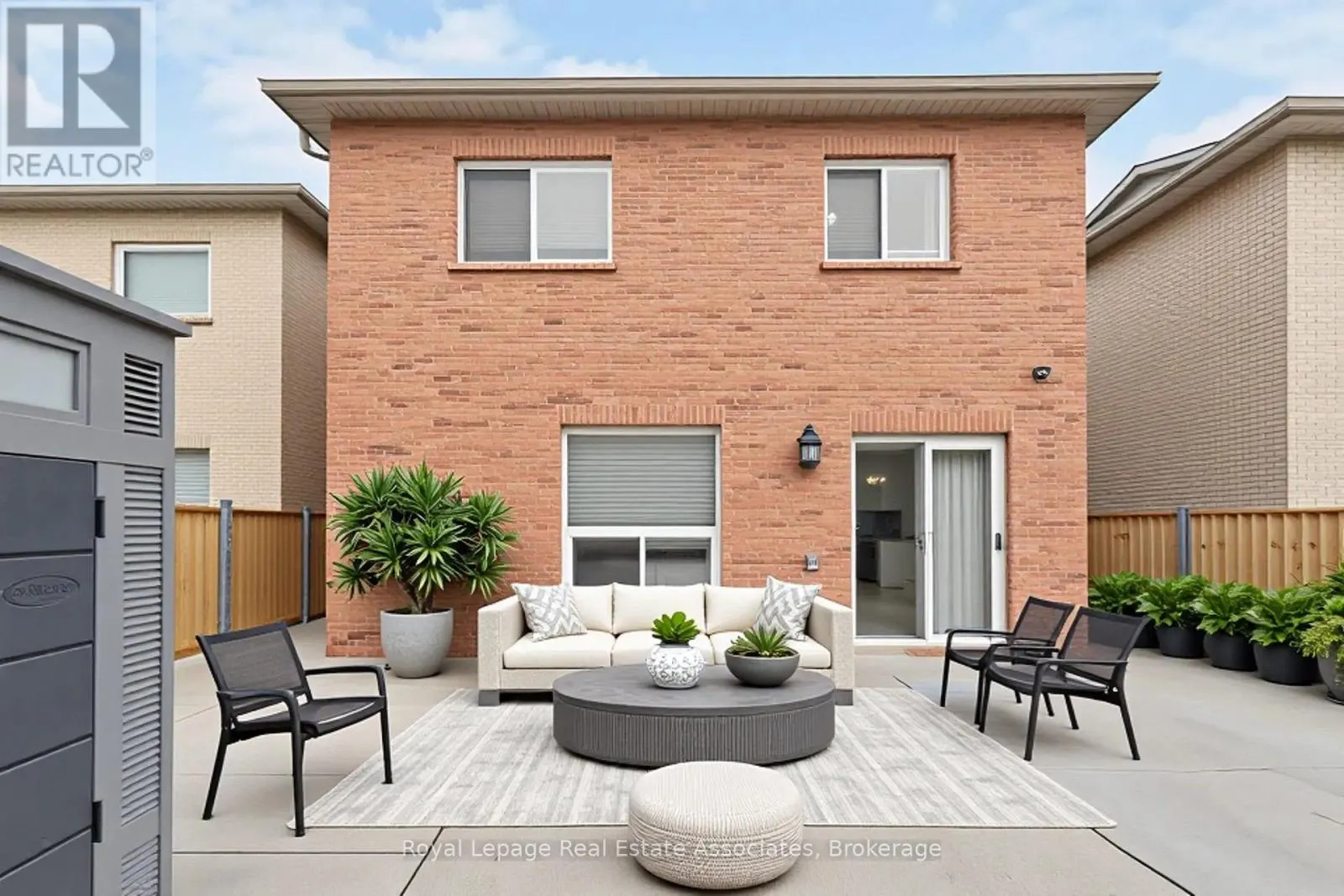 11 REDFINCH WAY