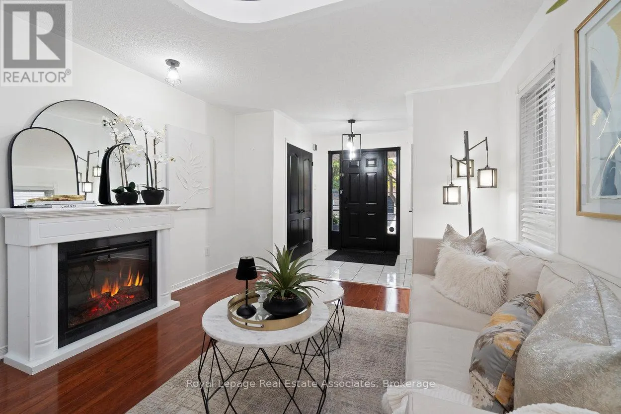 11 REDFINCH WAY