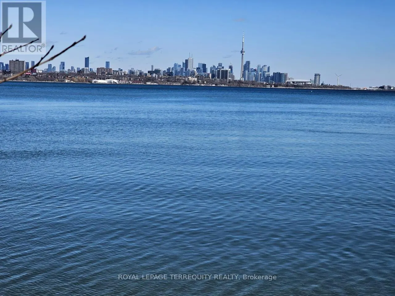 1011 - 38 ANNIE CRAIG DRIVE
