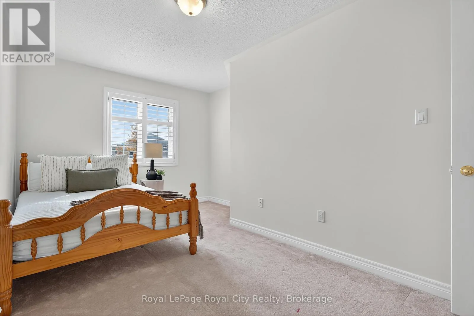 275 COMISKEY CRESCENT
