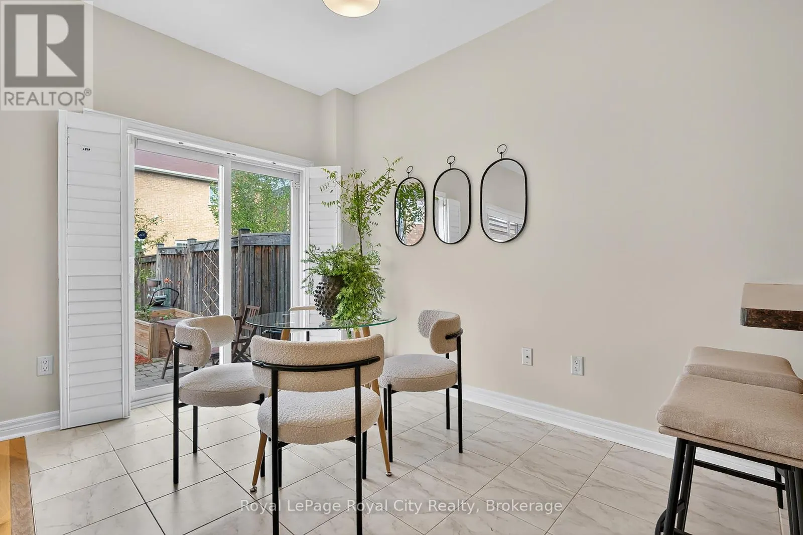 275 COMISKEY CRESCENT