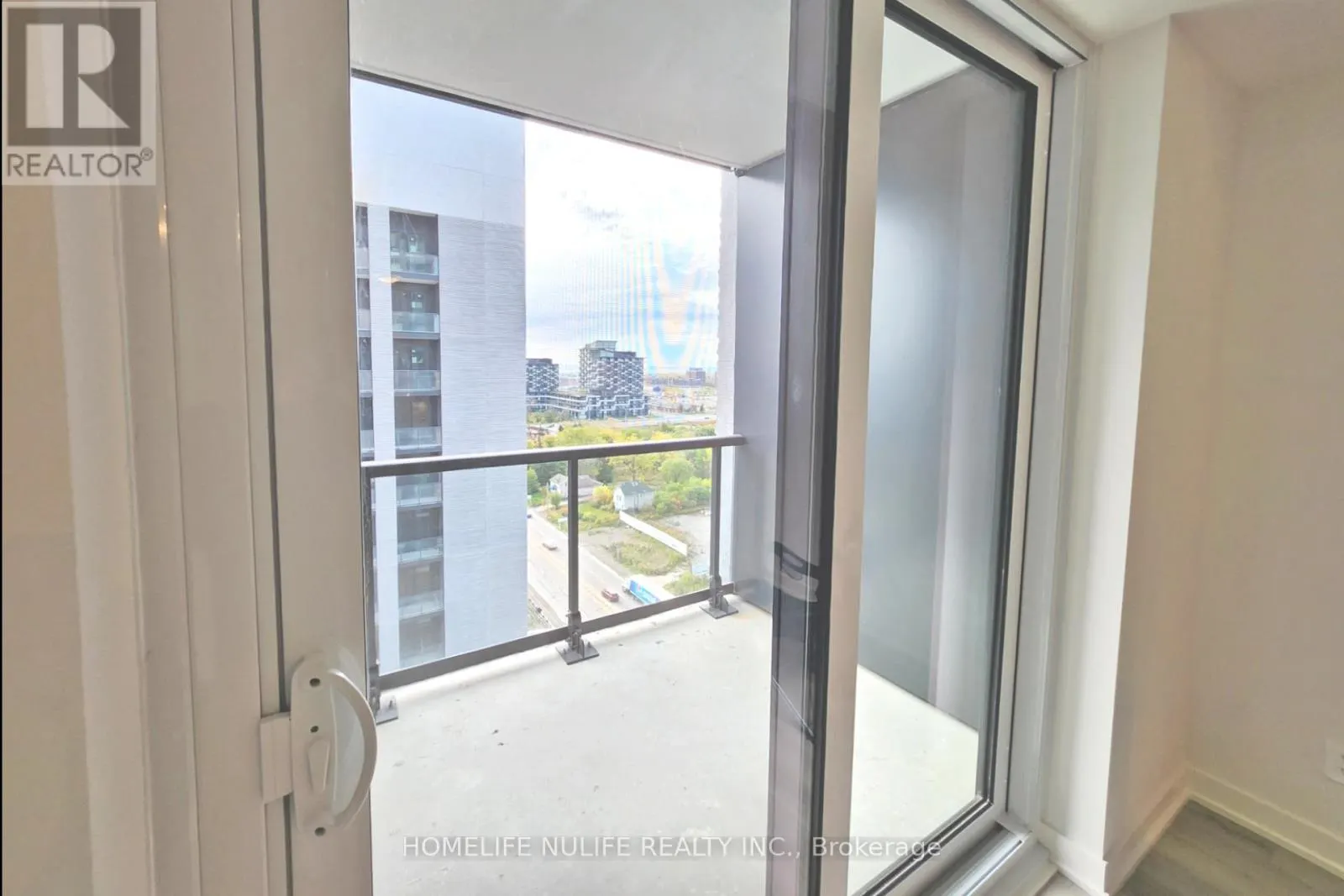 1401 - 3079 TRAFALGAR ROAD