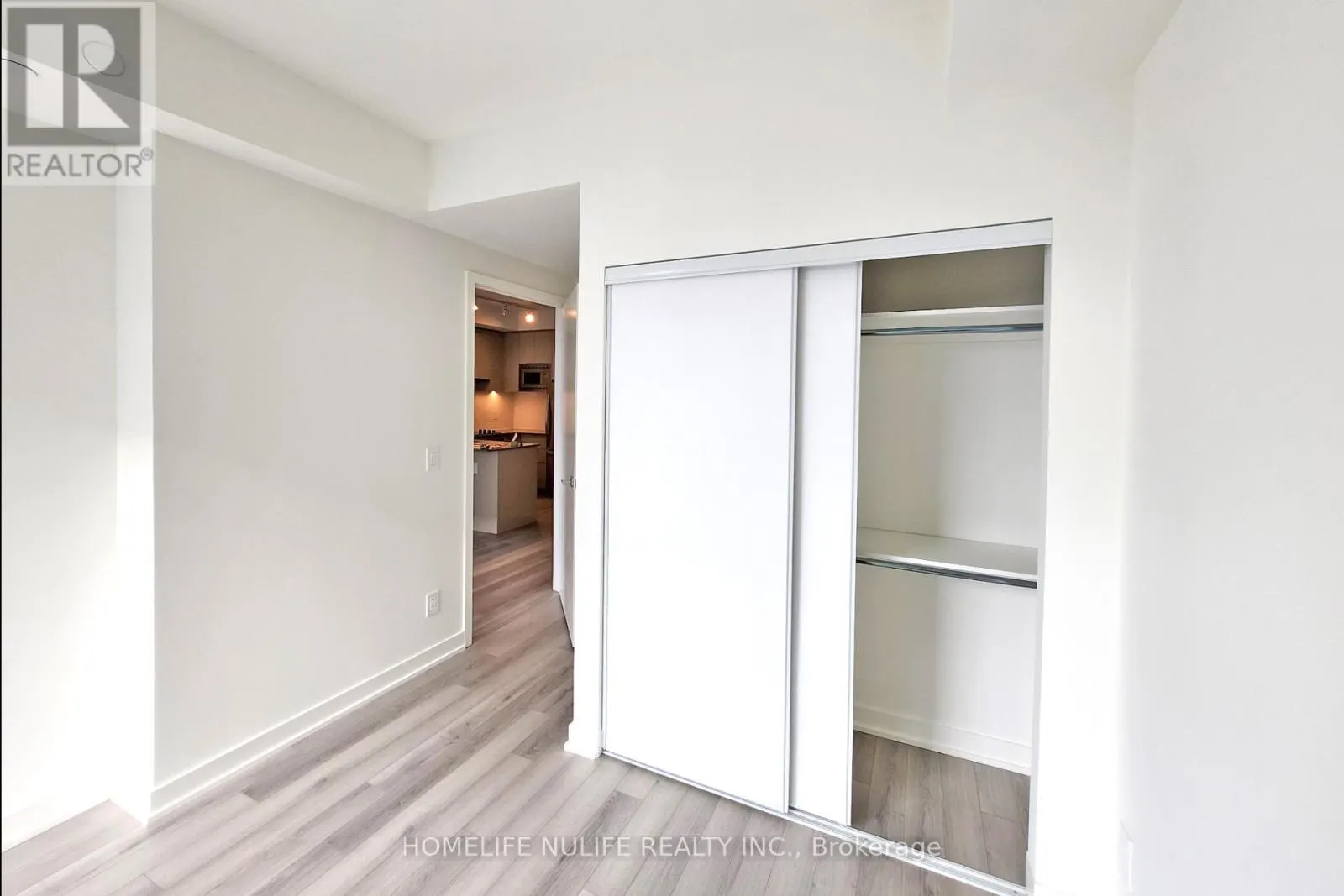 1401 - 3079 TRAFALGAR ROAD