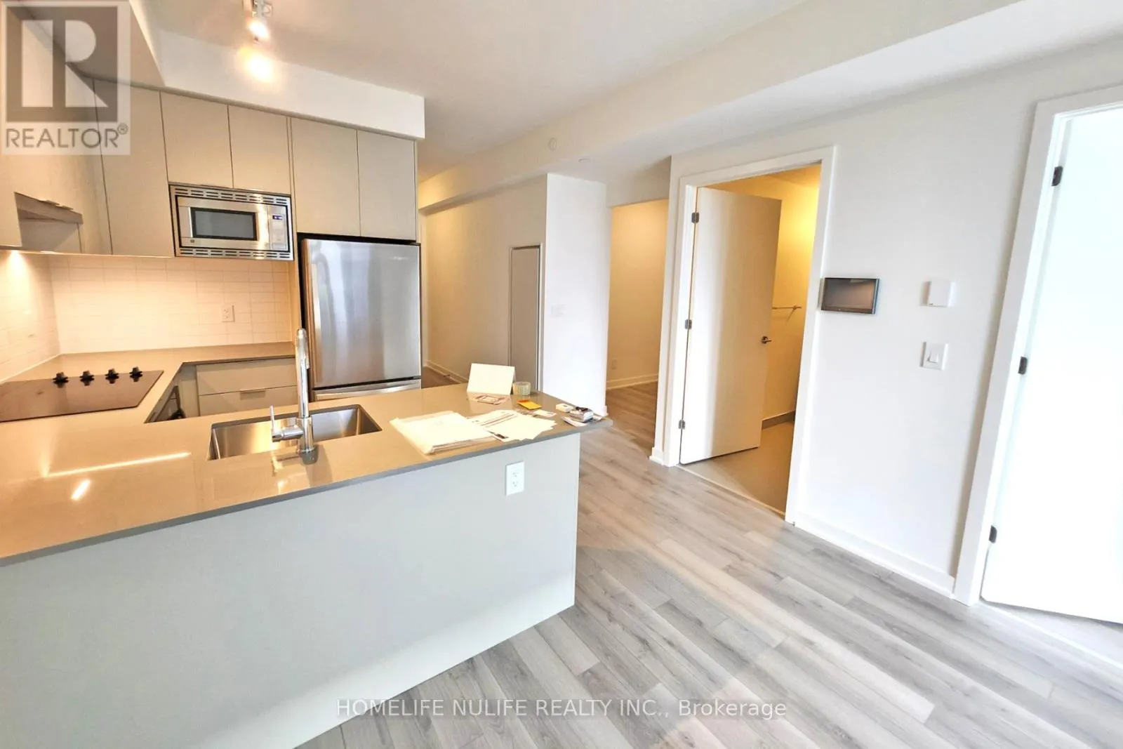 1401 - 3079 TRAFALGAR ROAD