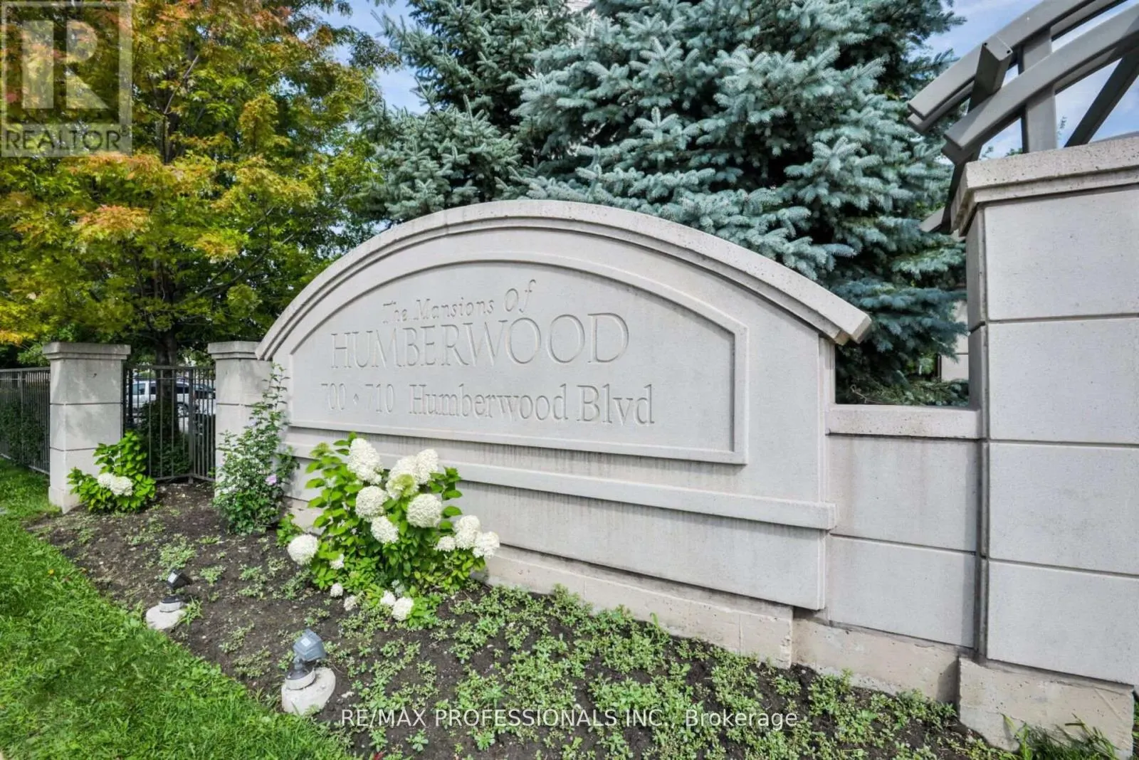 PH21 - 700 HUMBERWOOD BOULEVARD