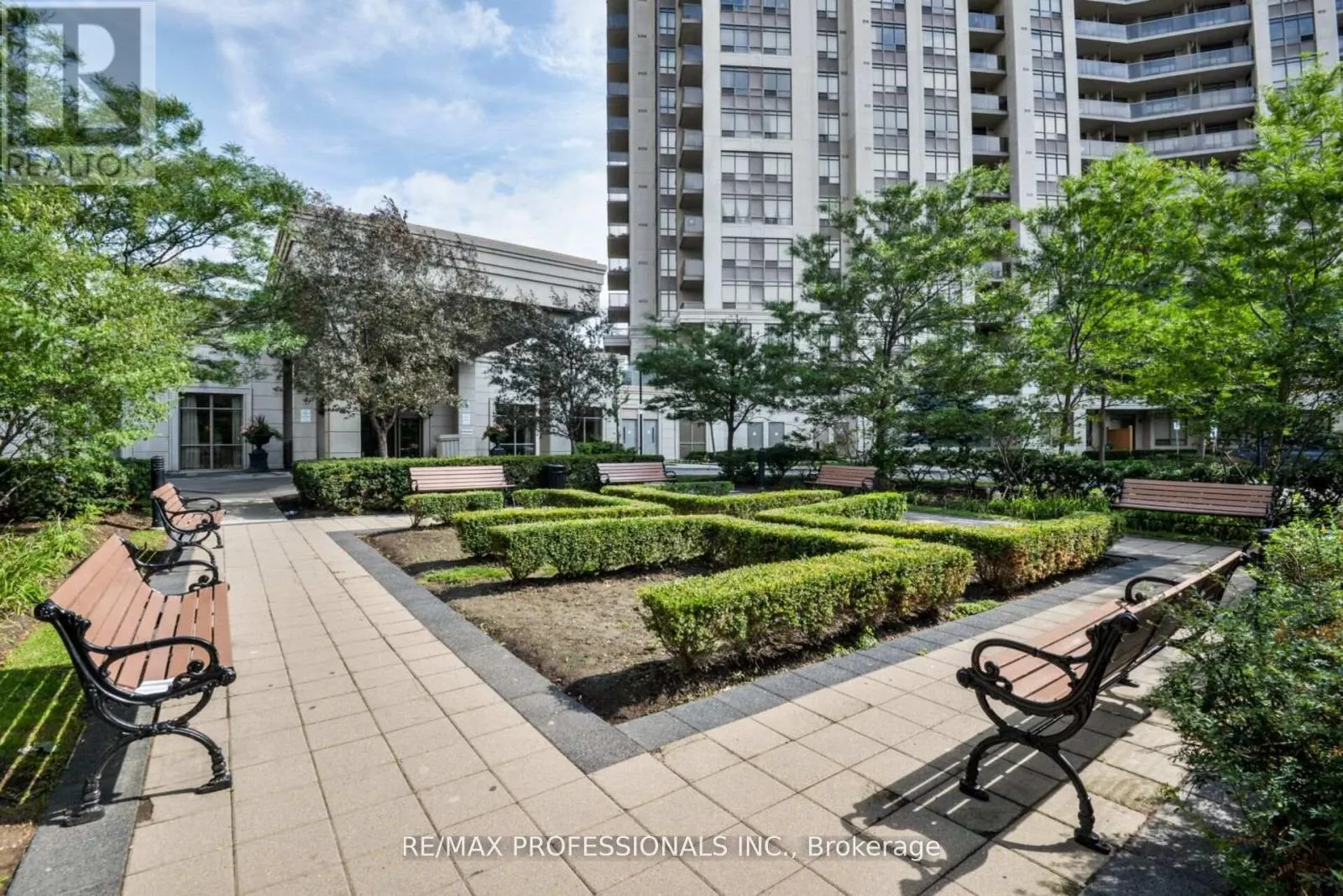 PH21 - 700 HUMBERWOOD BOULEVARD