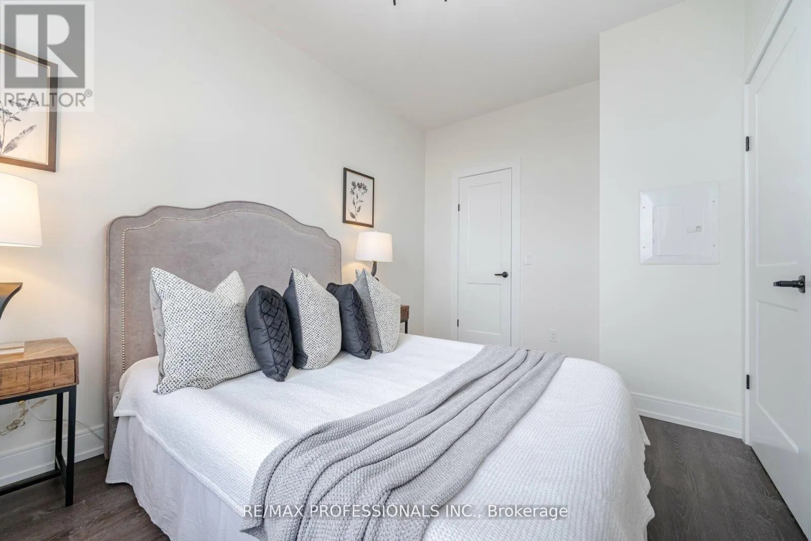 PH21 - 700 HUMBERWOOD BOULEVARD