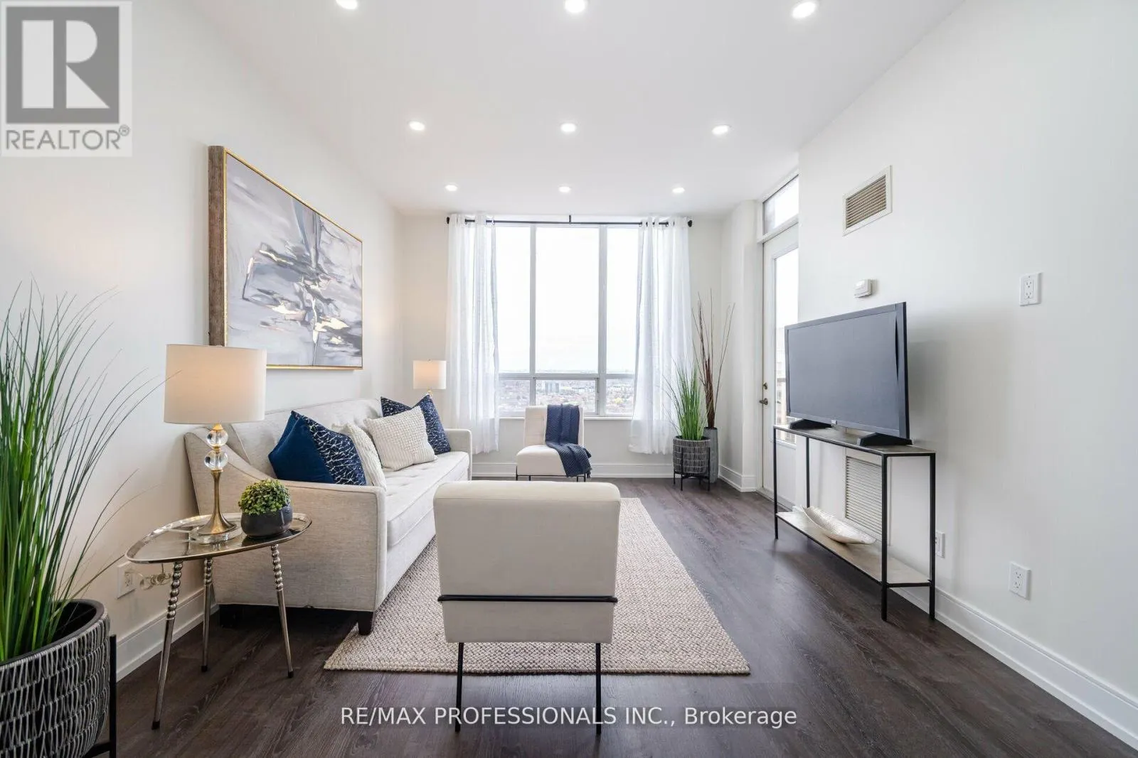 PH21 - 700 HUMBERWOOD BOULEVARD