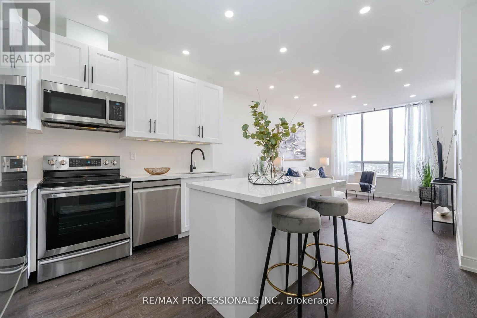 PH21 - 700 HUMBERWOOD BOULEVARD