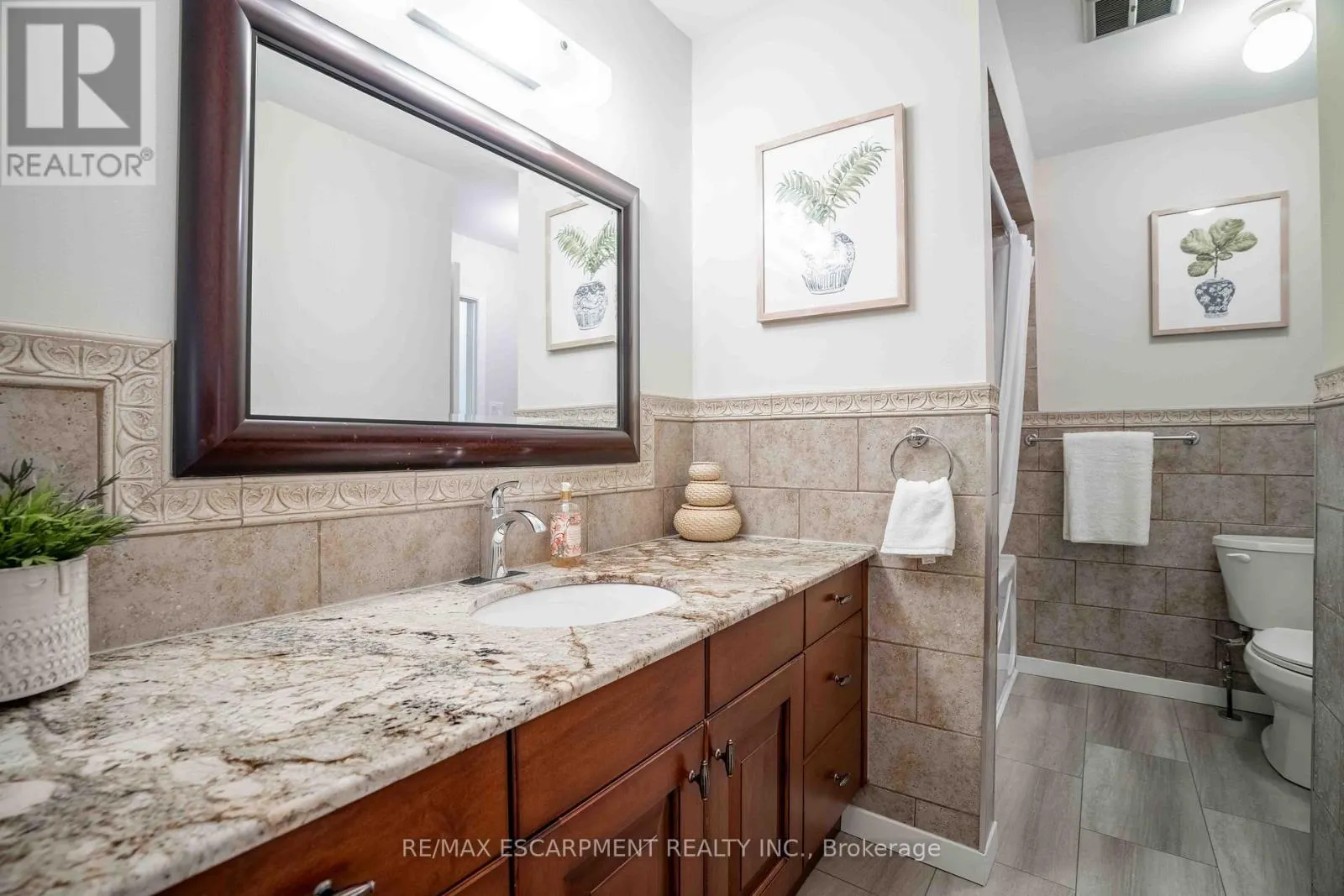 2559 KINGSBERRY CRESCENT