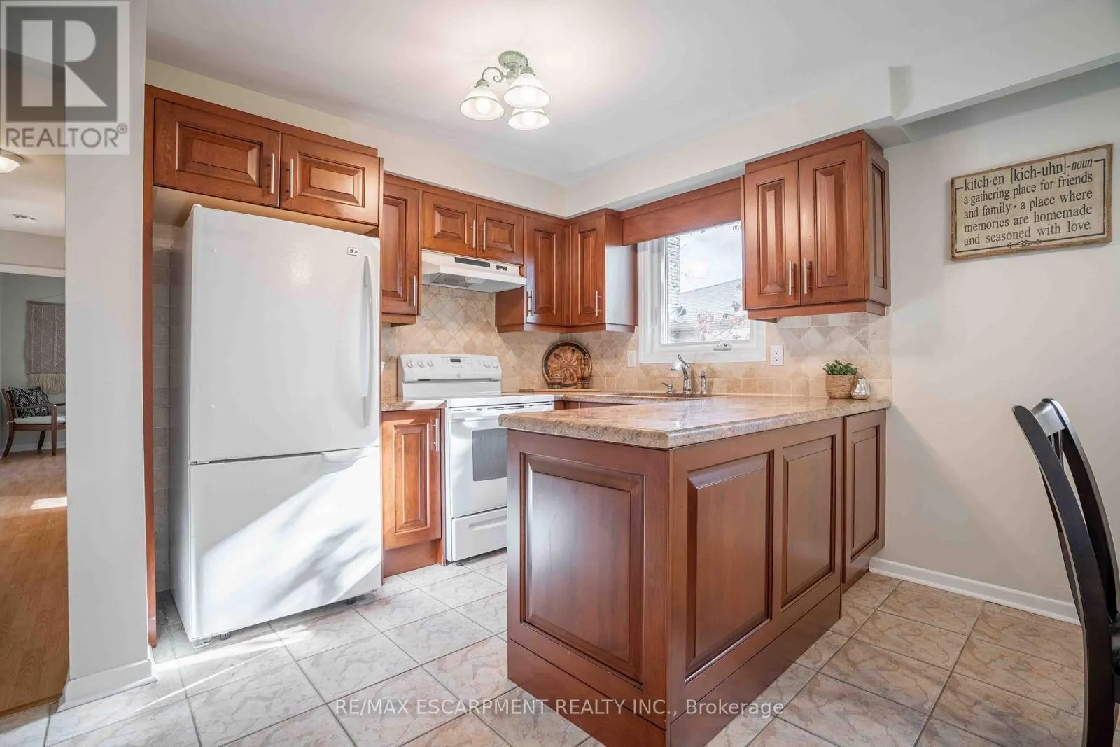 2559 KINGSBERRY CRESCENT