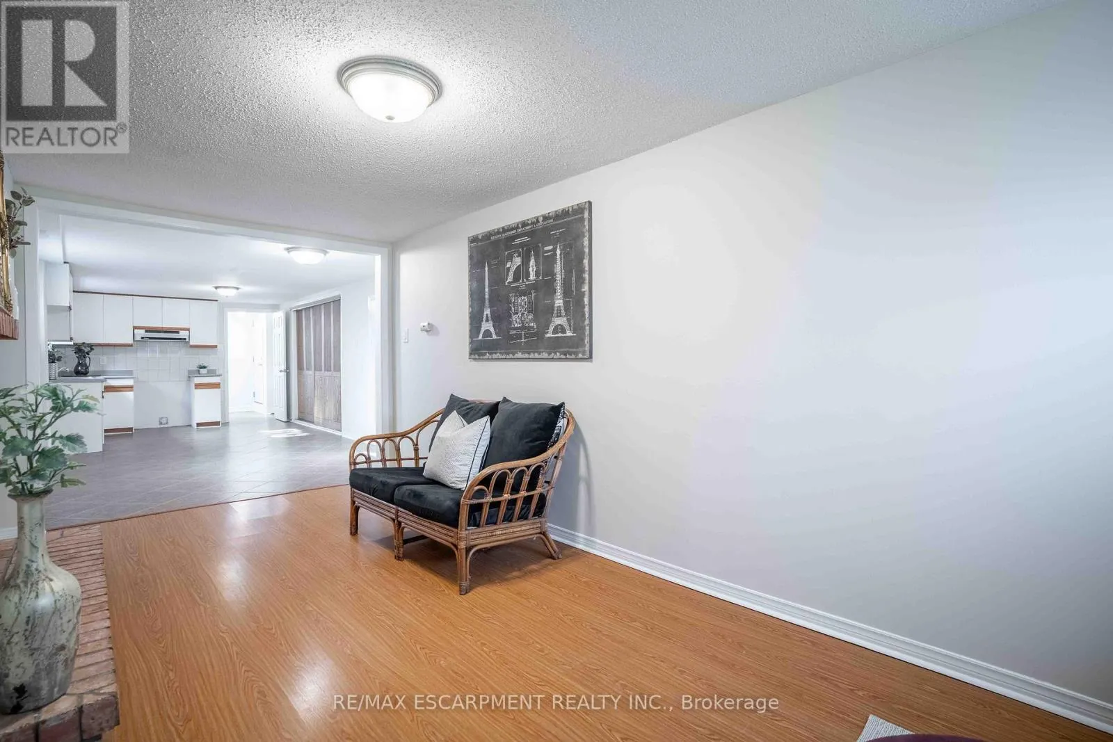 2559 KINGSBERRY CRESCENT