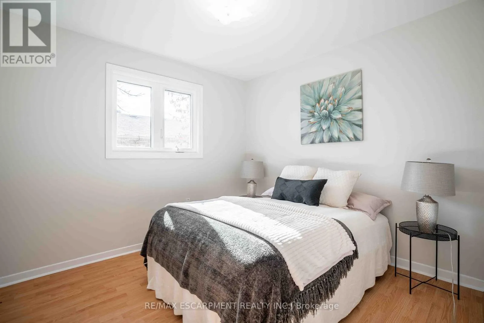2559 KINGSBERRY CRESCENT