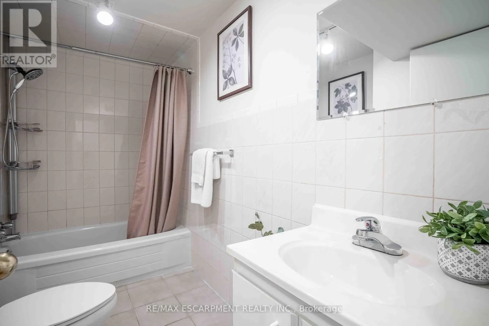 2559 KINGSBERRY CRESCENT