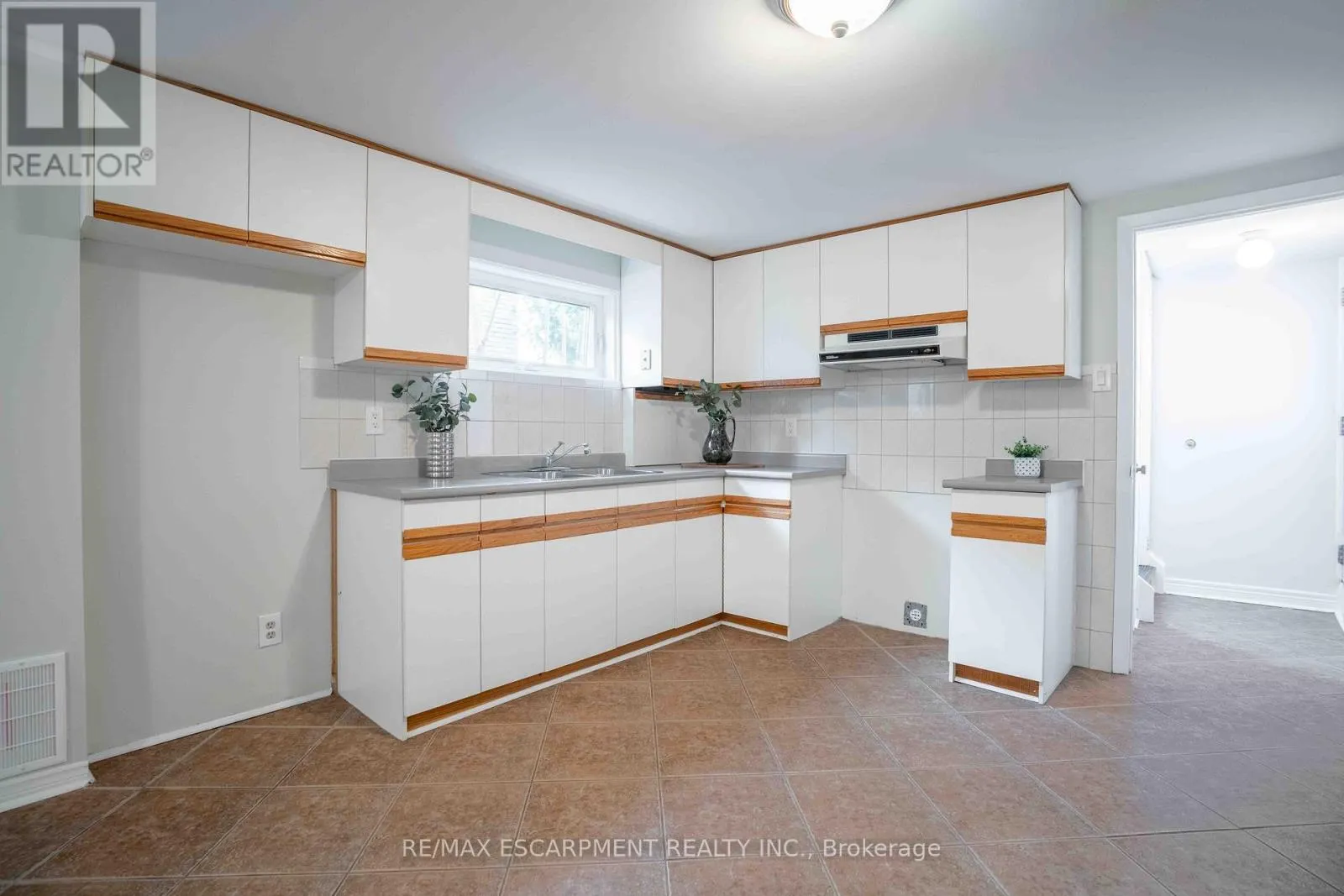 2559 KINGSBERRY CRESCENT