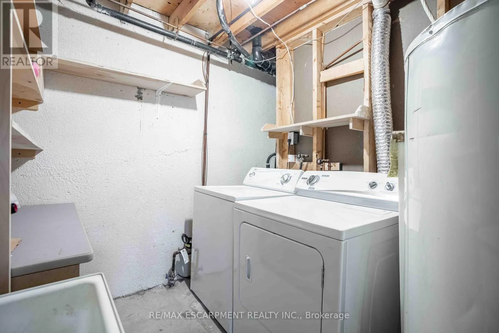 2559 KINGSBERRY CRESCENT