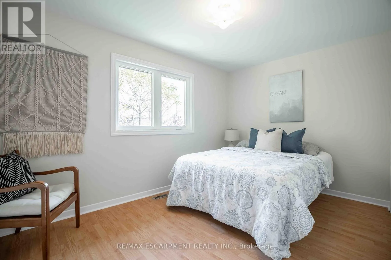 2559 KINGSBERRY CRESCENT