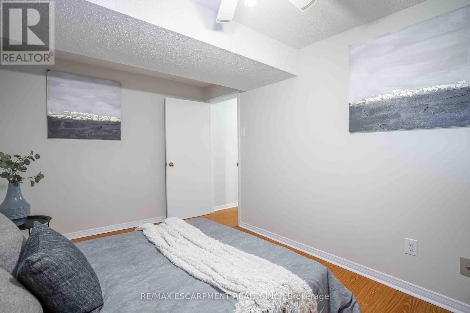 2559 KINGSBERRY CRESCENT