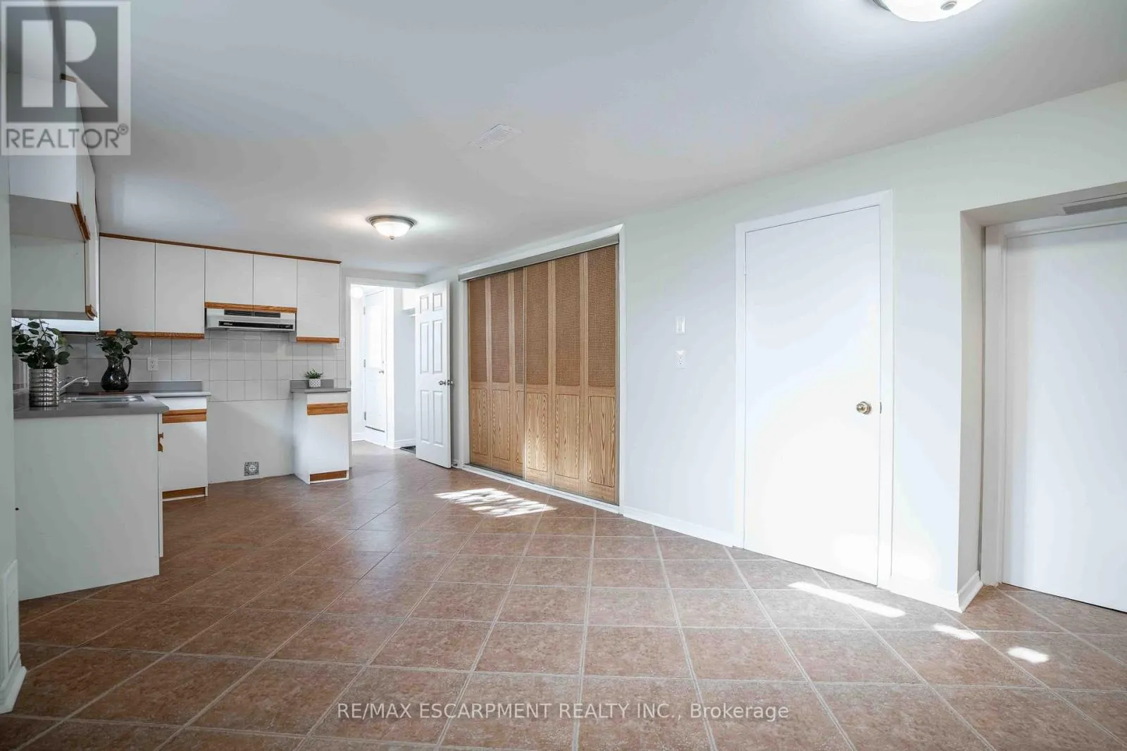 2559 KINGSBERRY CRESCENT