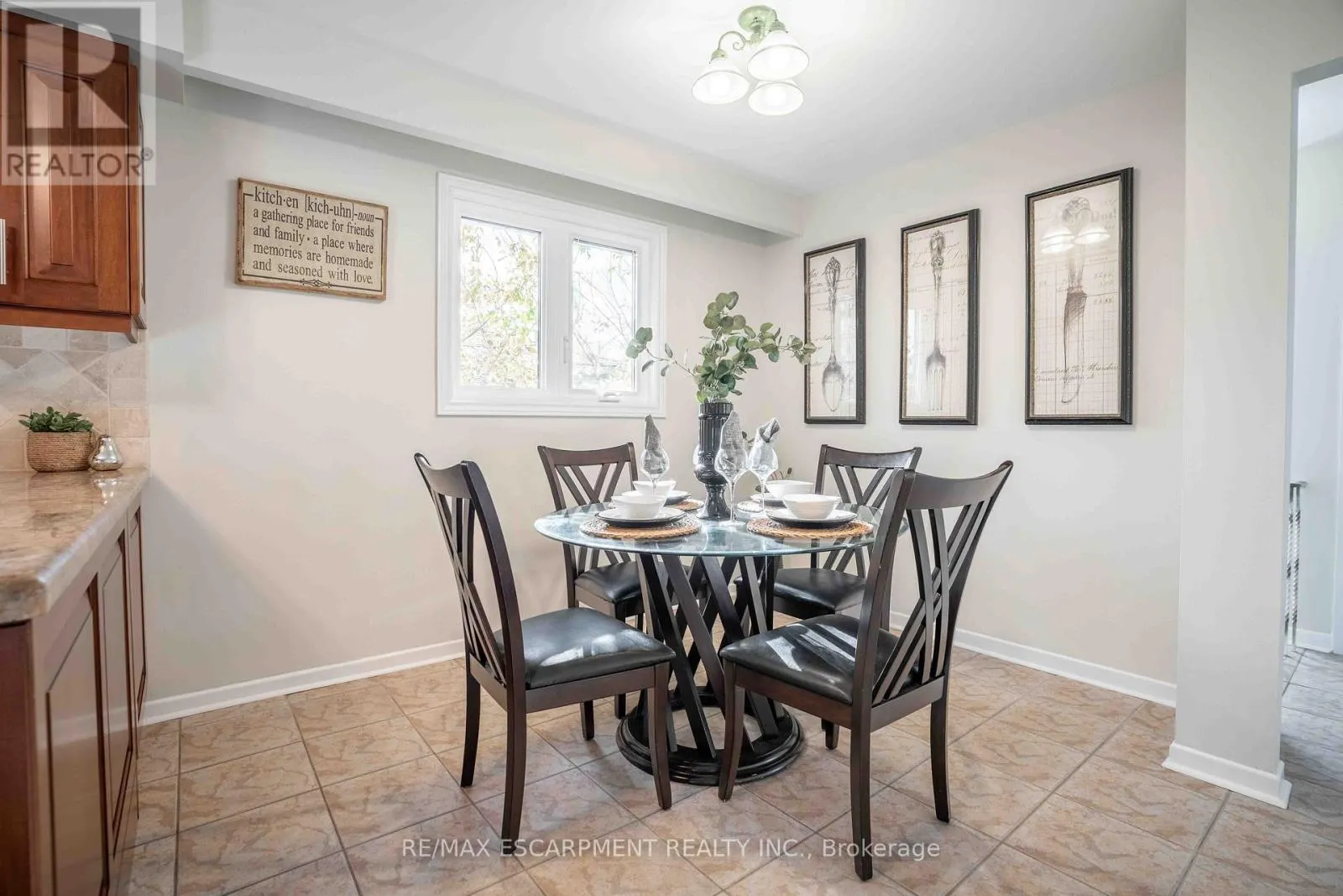 2559 KINGSBERRY CRESCENT