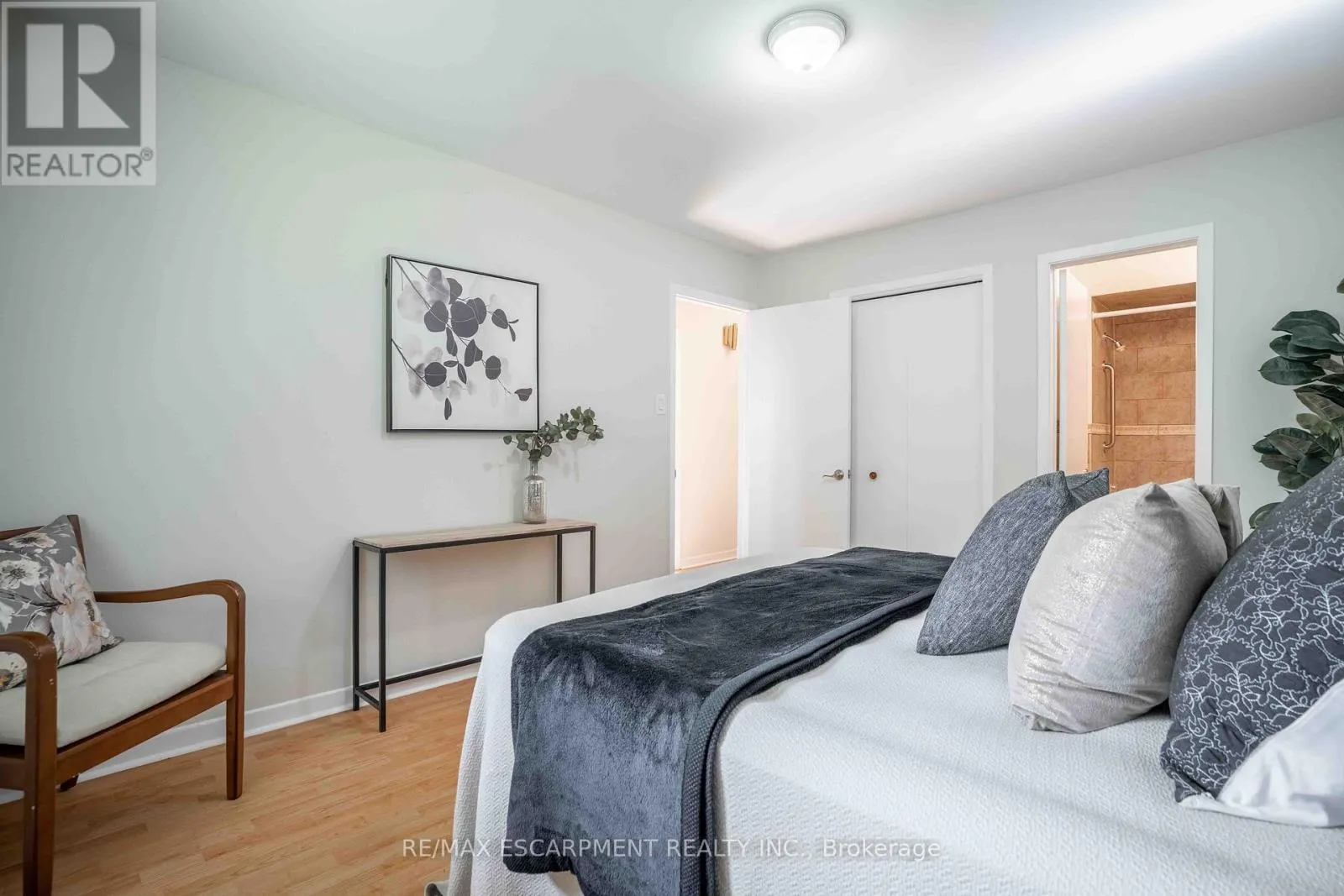 2559 KINGSBERRY CRESCENT