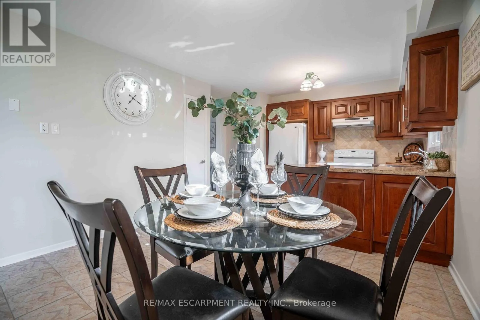 2559 KINGSBERRY CRESCENT