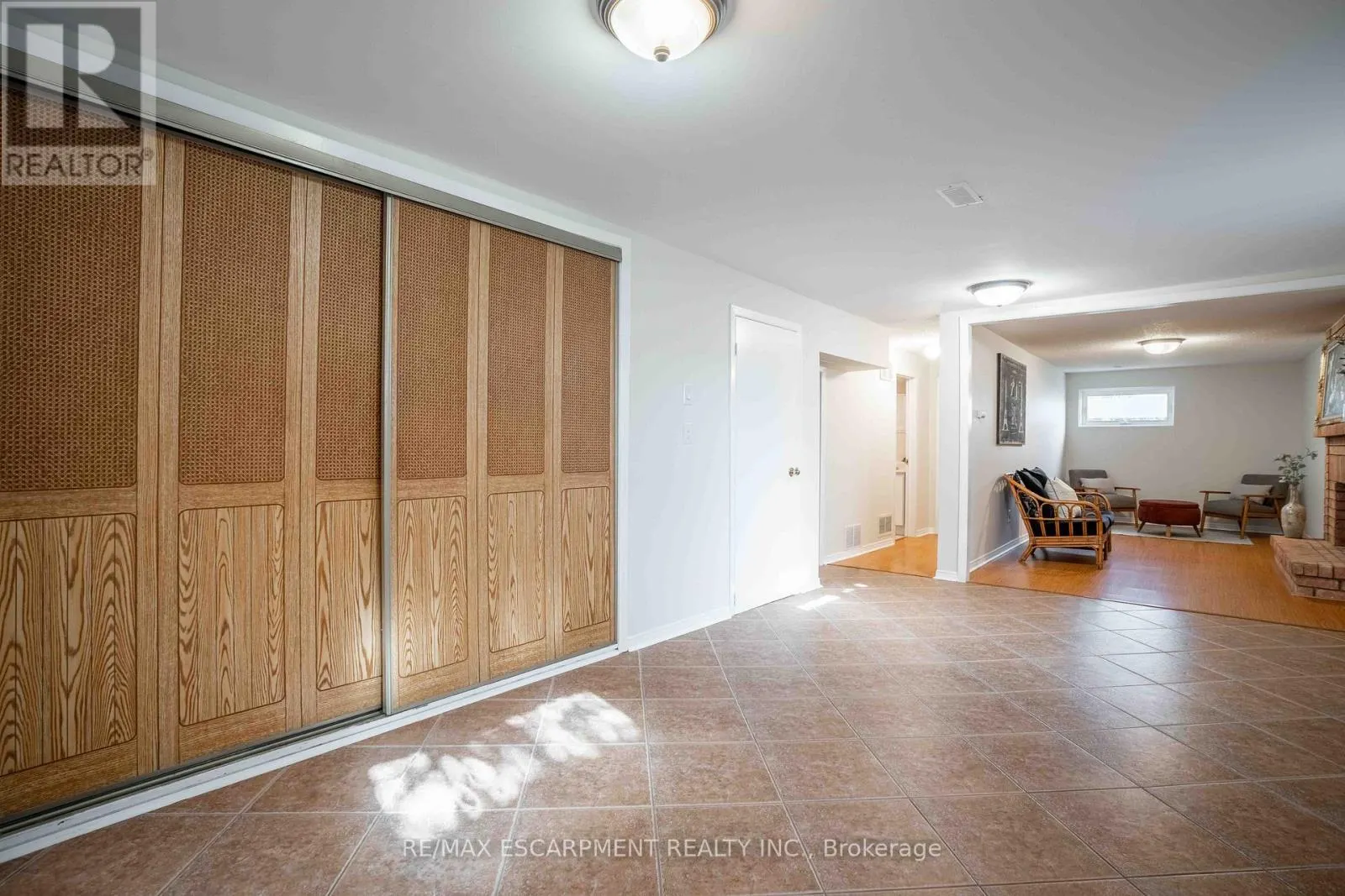 2559 KINGSBERRY CRESCENT