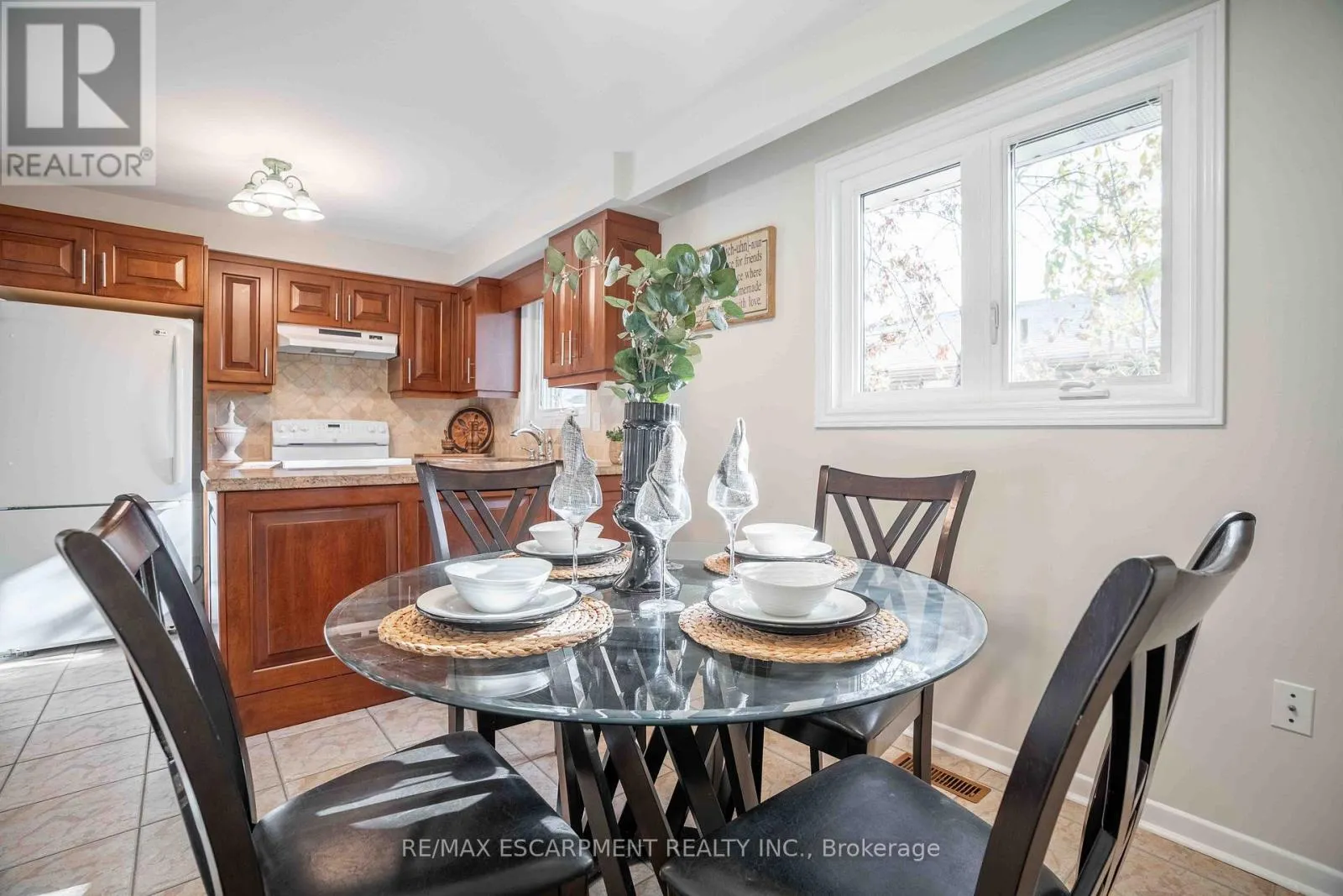 2559 KINGSBERRY CRESCENT