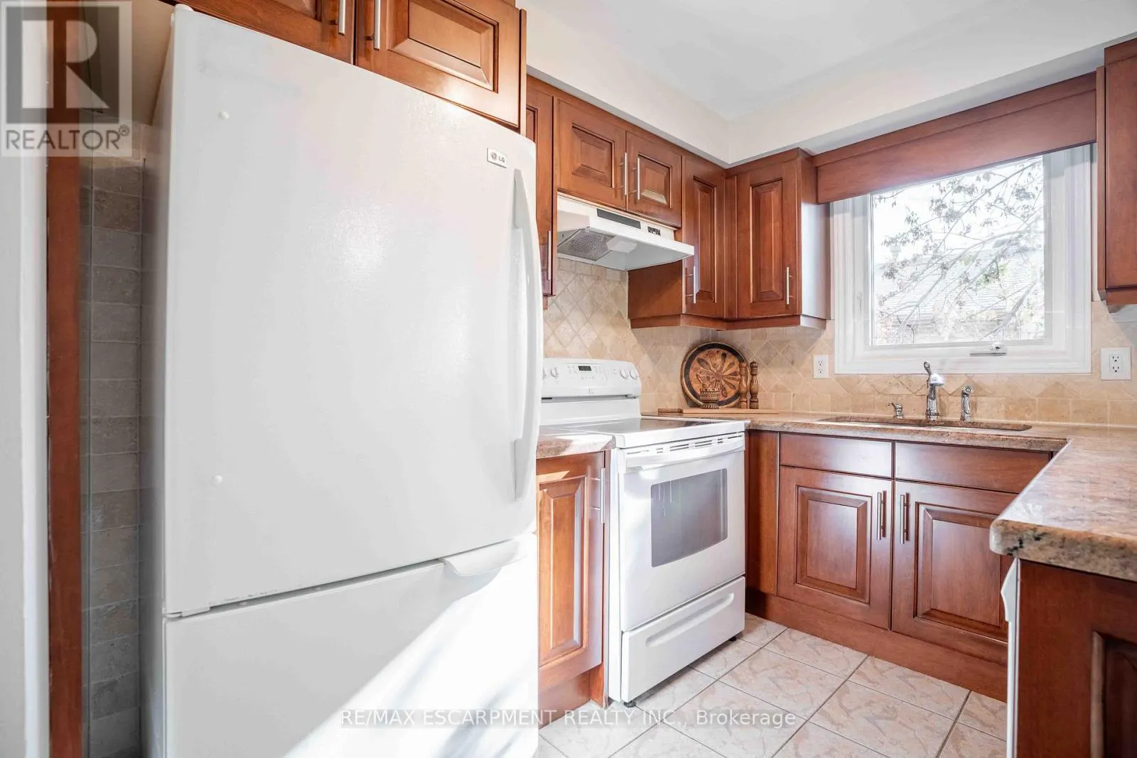 2559 KINGSBERRY CRESCENT