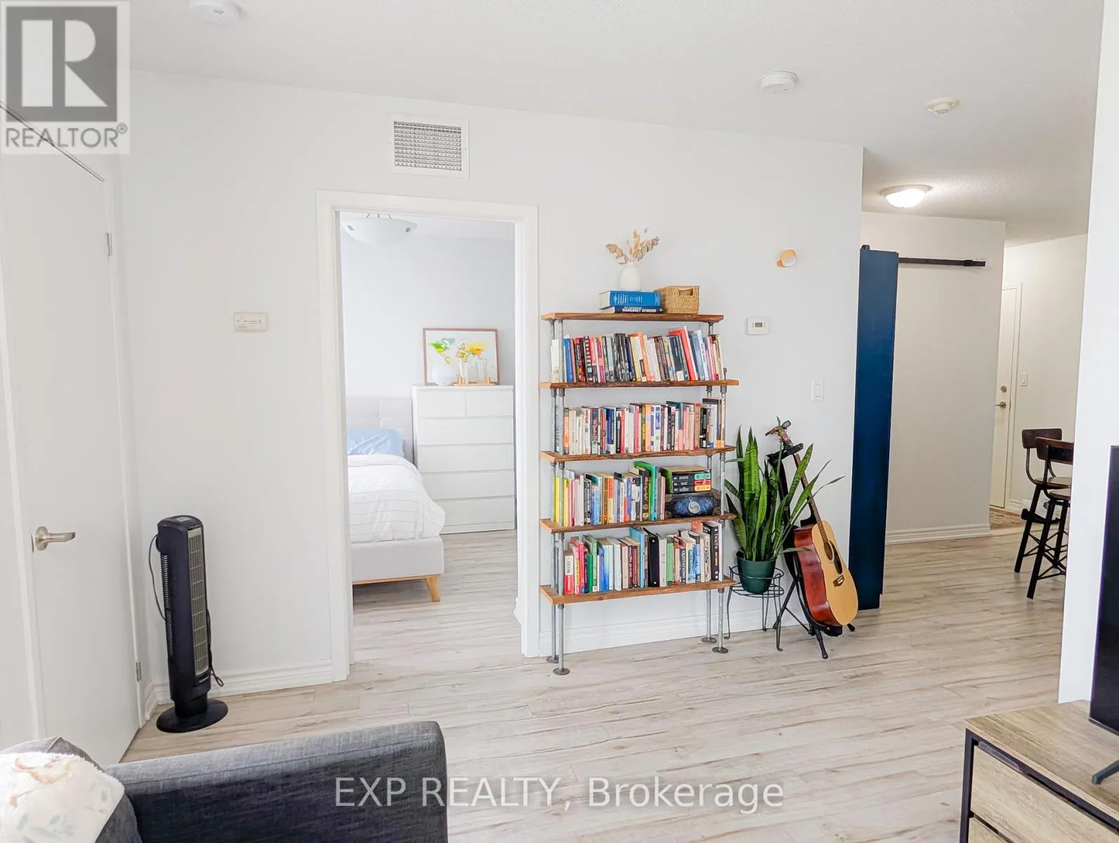 1010 - 2464 WESTON ROAD