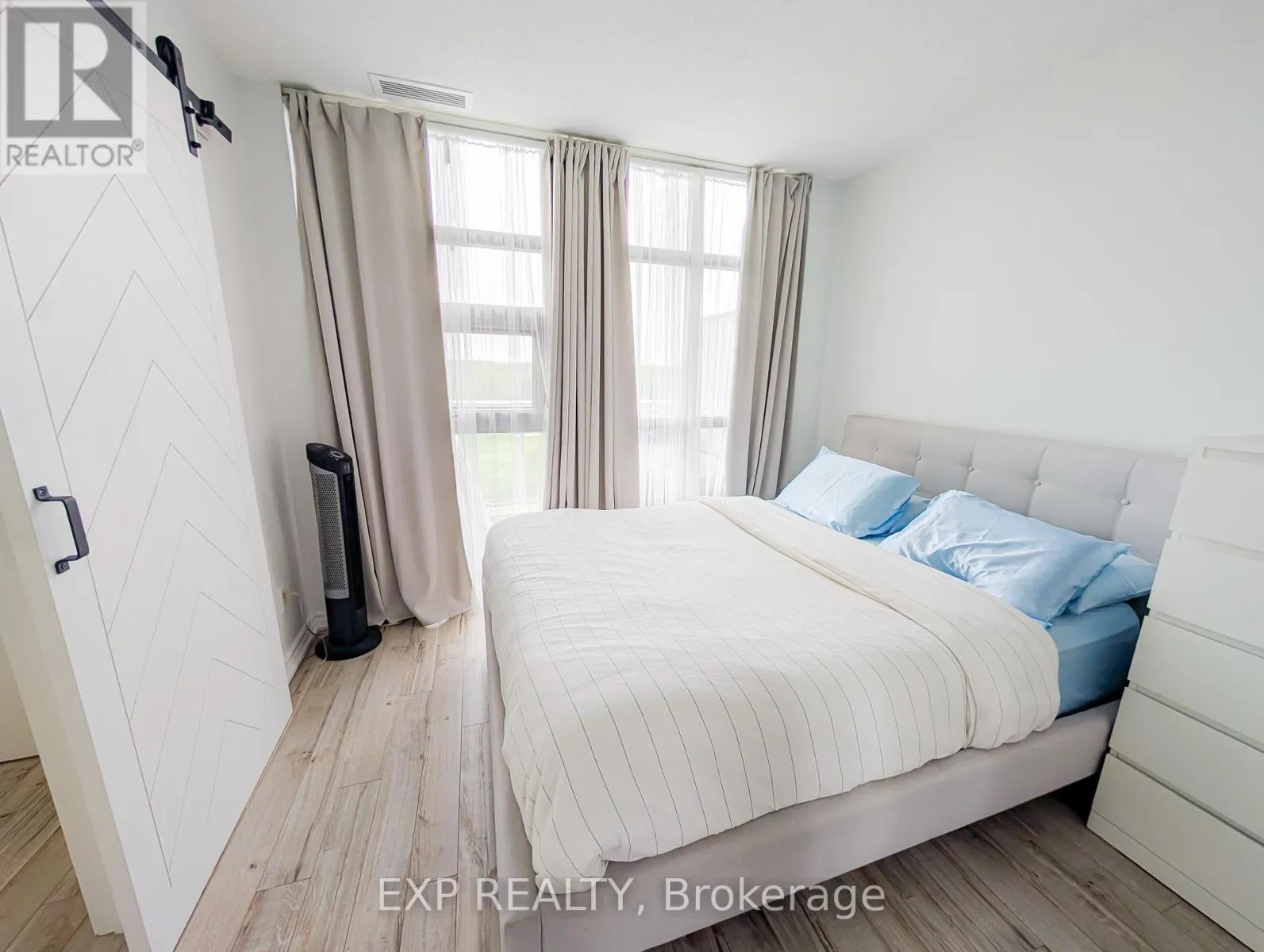 1010 - 2464 WESTON ROAD