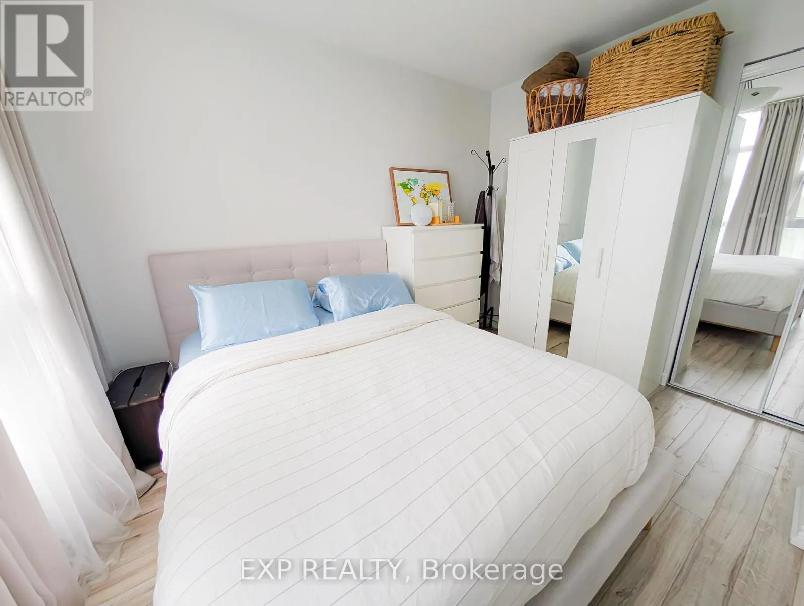 1010 - 2464 WESTON ROAD
