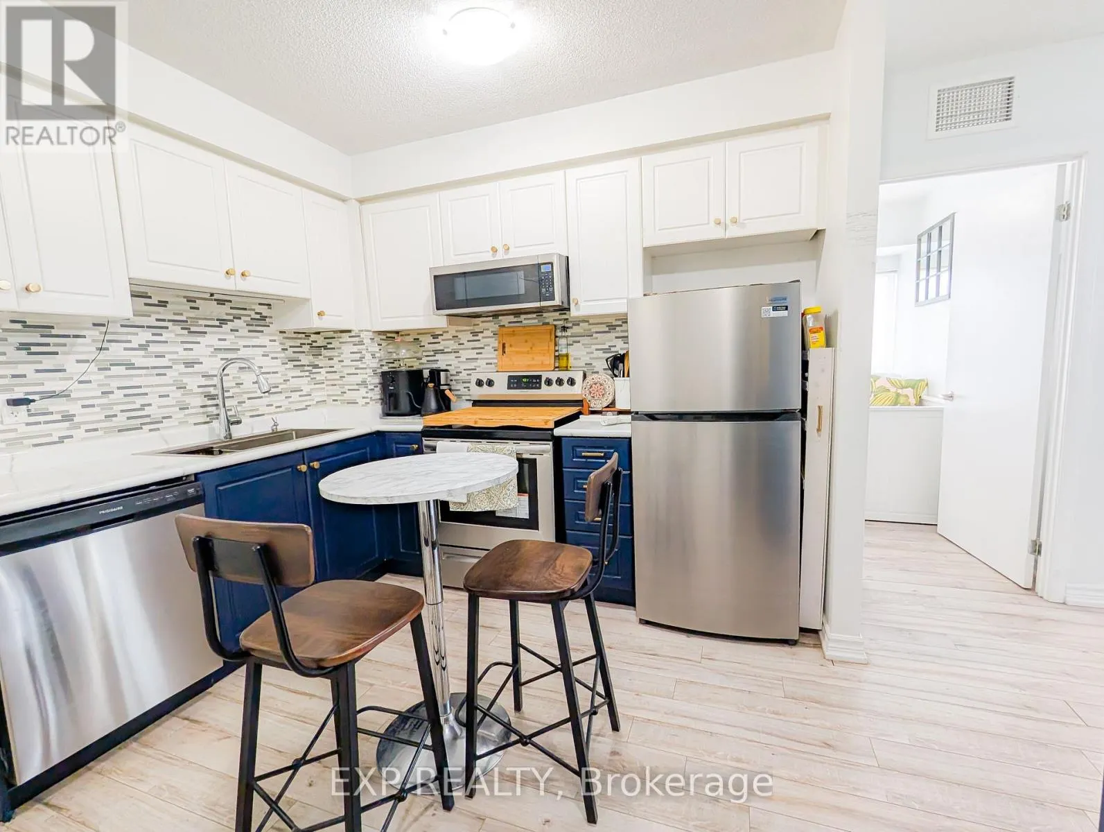 1010 - 2464 WESTON ROAD