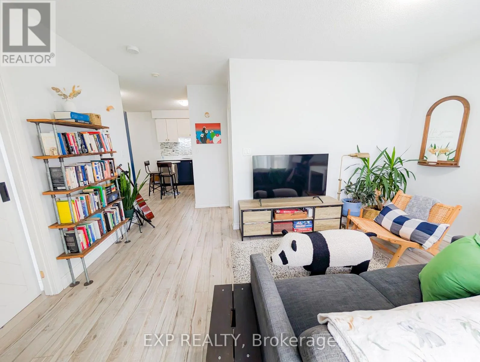 1010 - 2464 WESTON ROAD