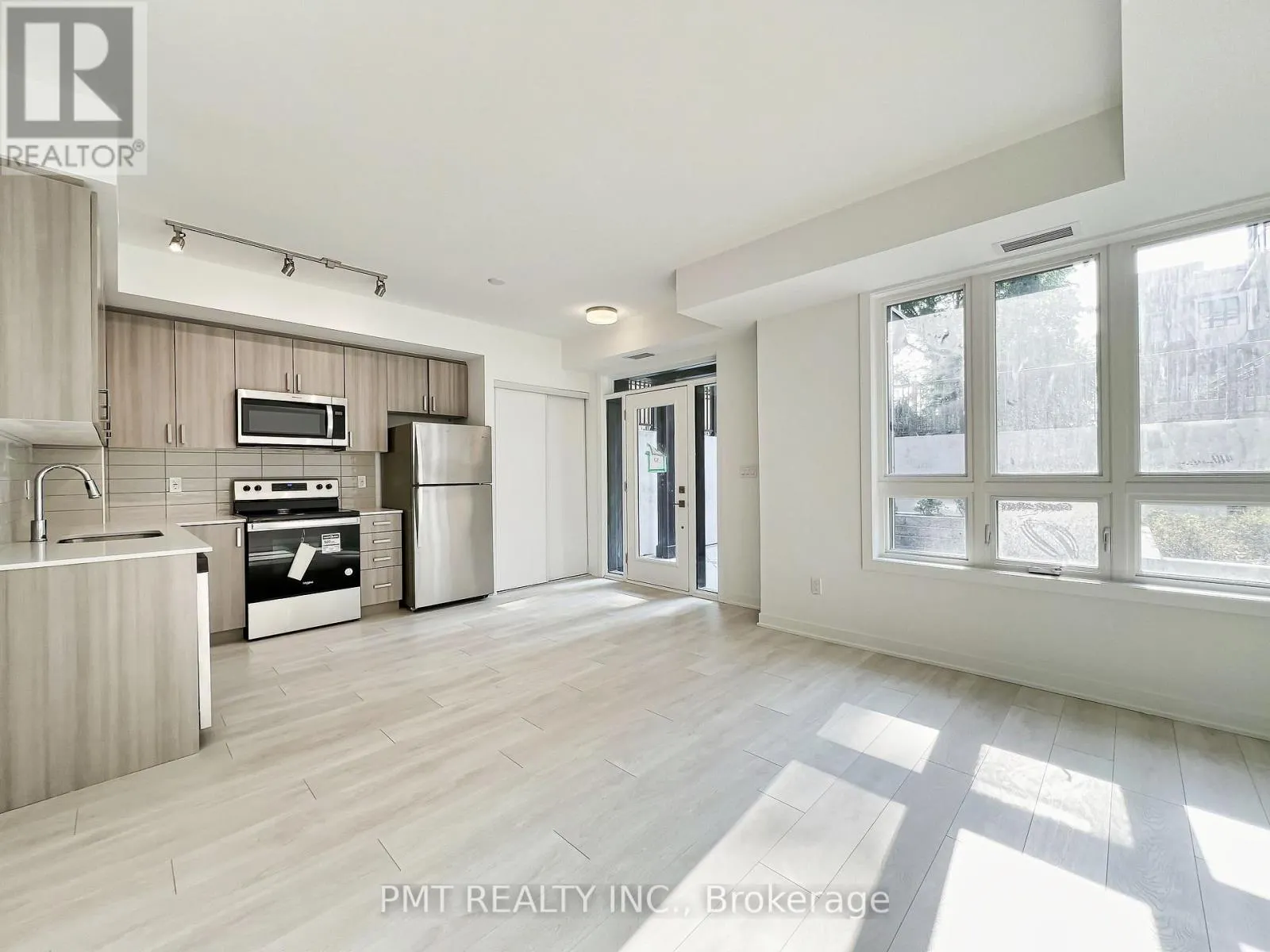 1 - 4045 HICKORY DRIVE