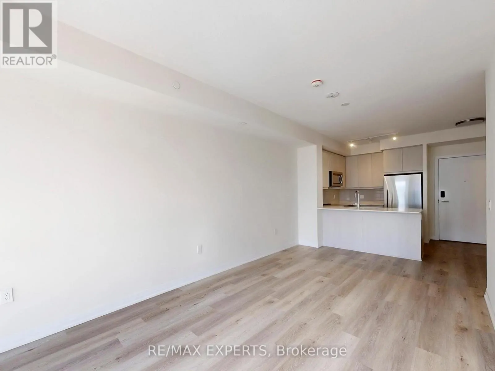 307 - 15 WATERGARDEN DRIVE