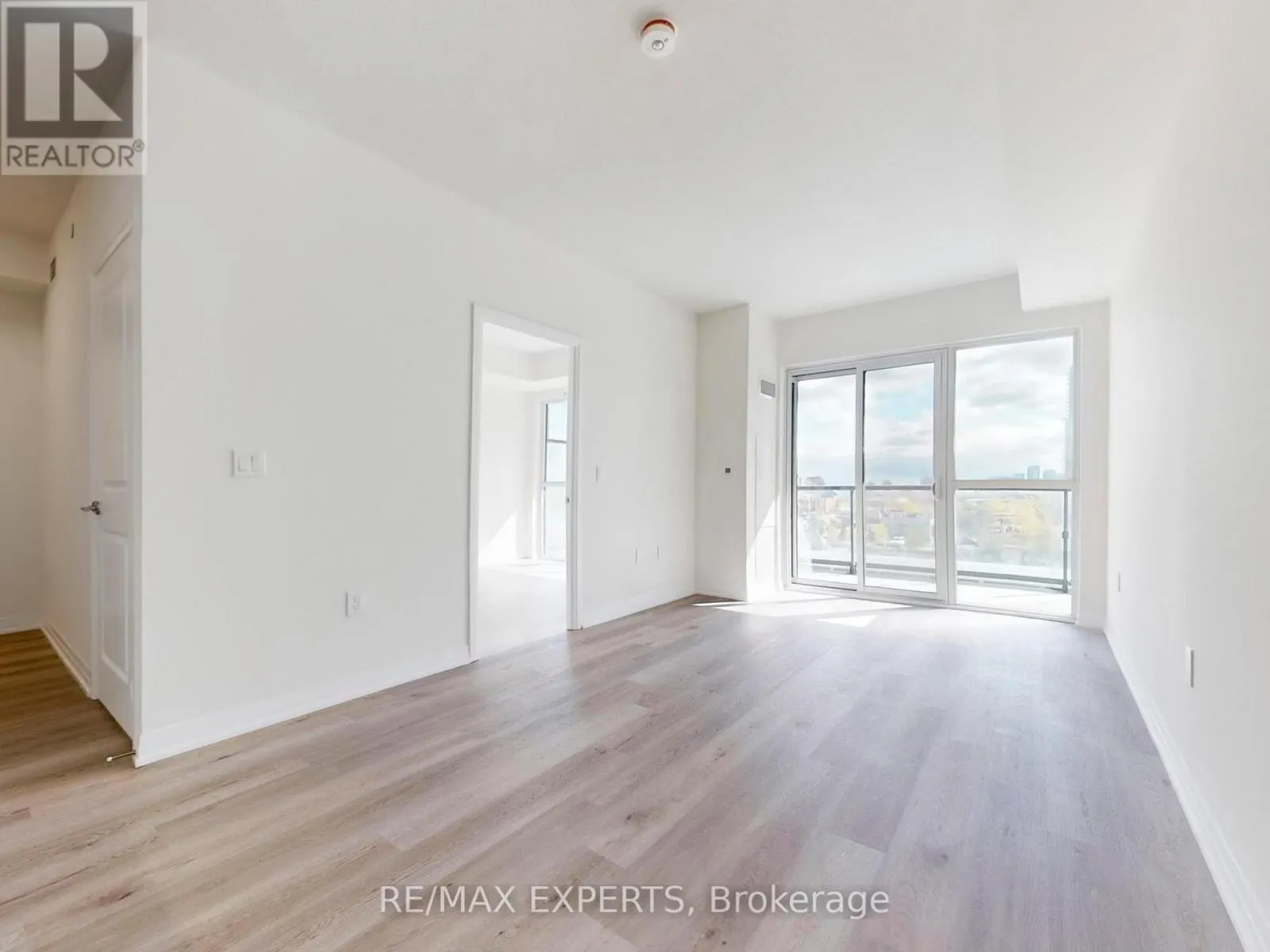 307 - 15 WATERGARDEN DRIVE