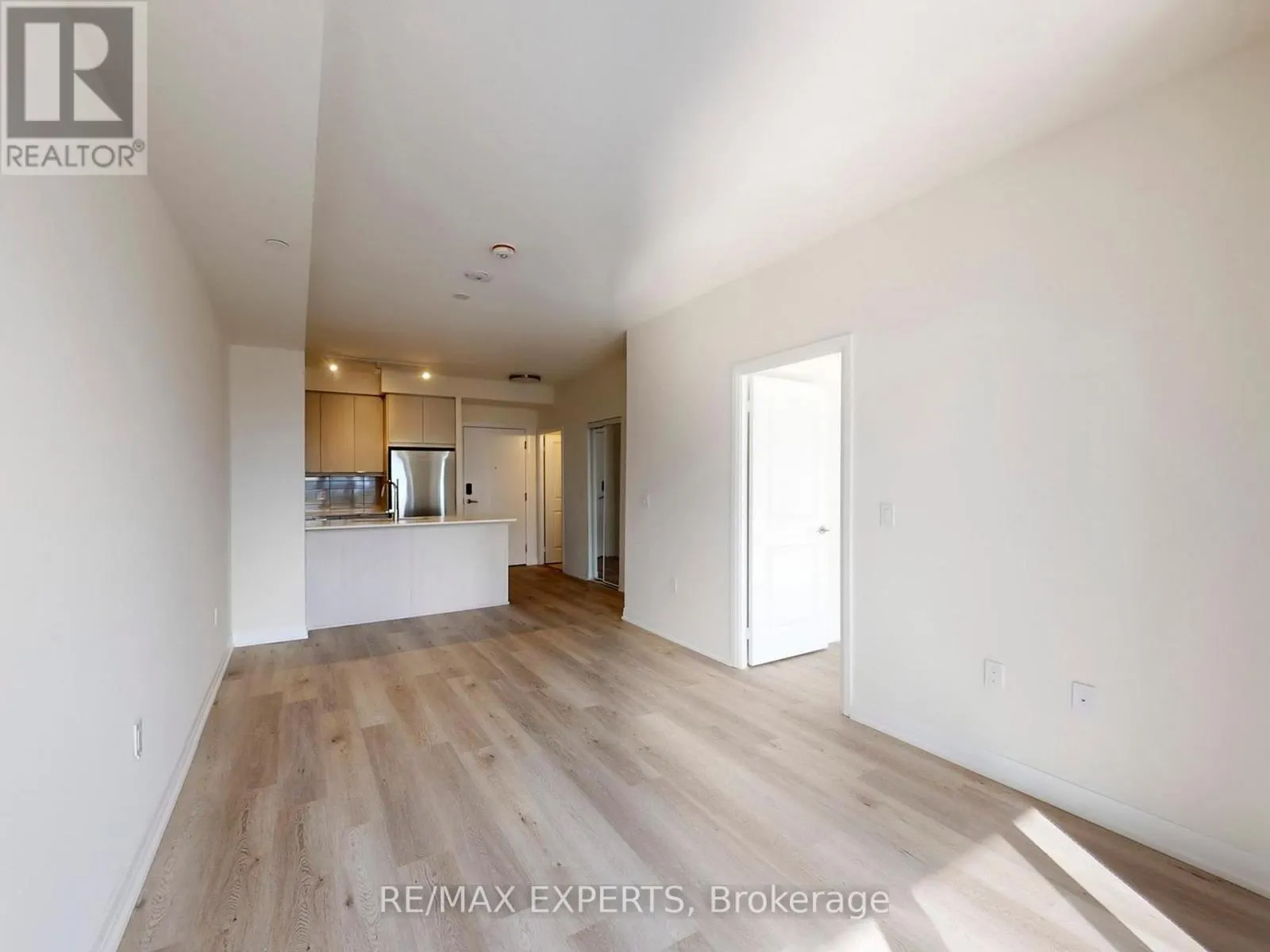 307 - 15 WATERGARDEN DRIVE