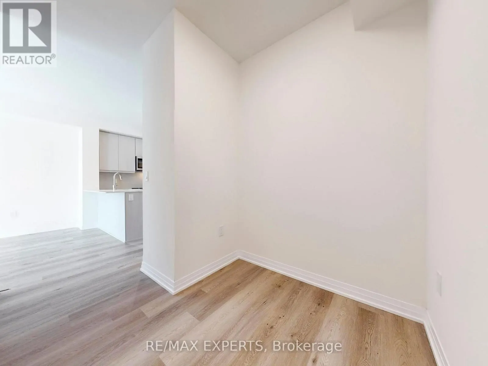 307 - 15 WATERGARDEN DRIVE
