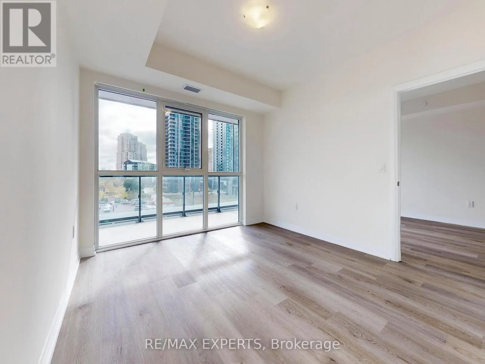 307 - 15 WATERGARDEN DRIVE