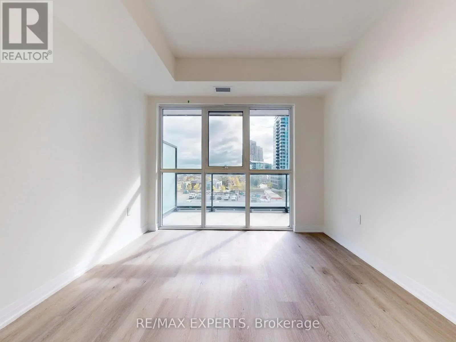 307 - 15 WATERGARDEN DRIVE
