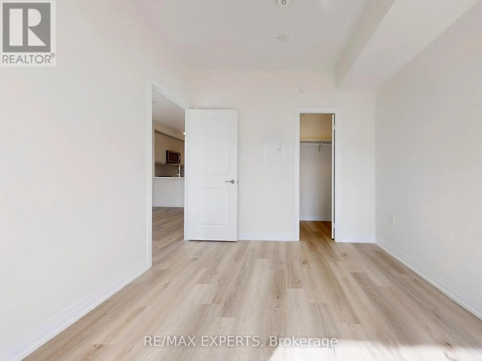 307 - 15 WATERGARDEN DRIVE