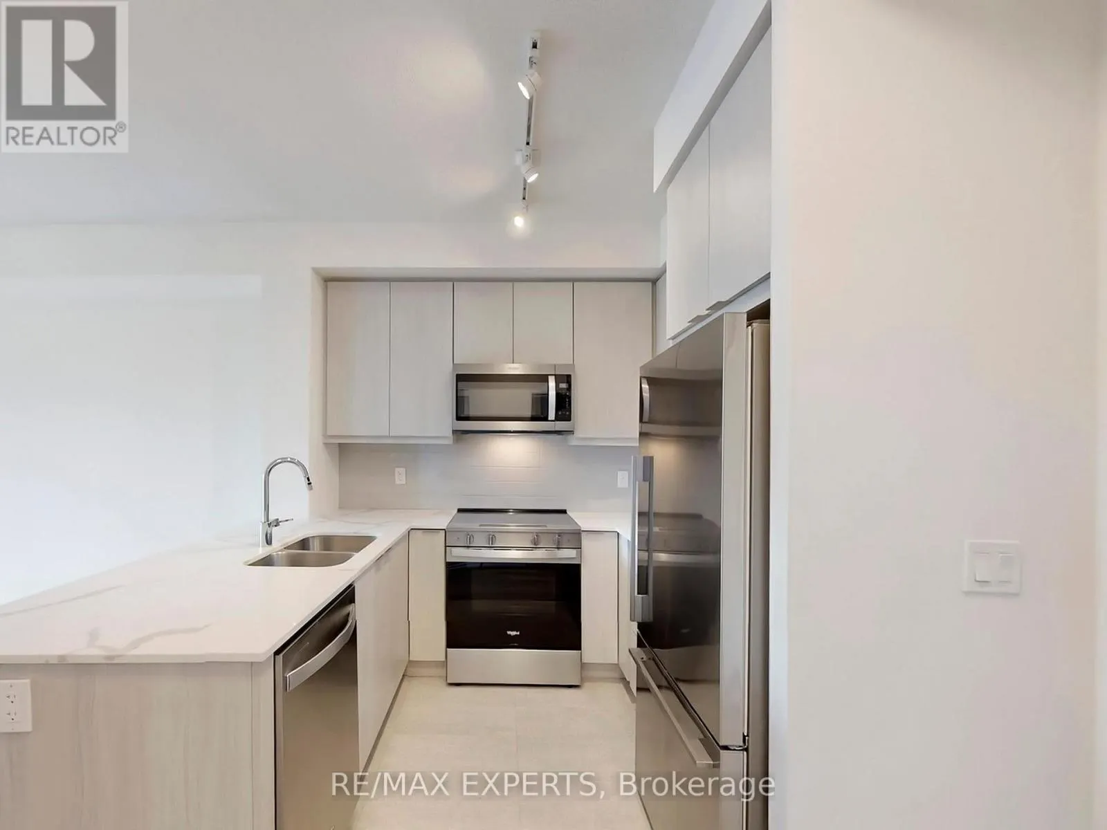 307 - 15 WATERGARDEN DRIVE