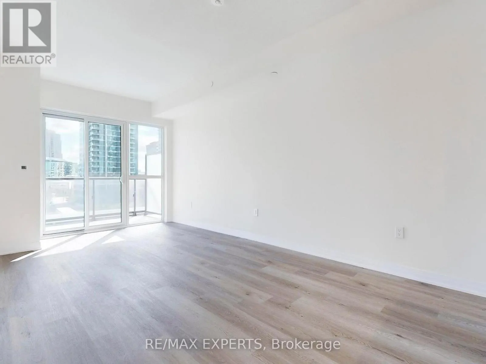 307 - 15 WATERGARDEN DRIVE