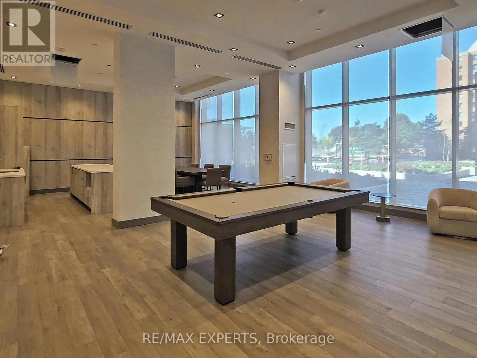 307 - 15 WATERGARDEN DRIVE