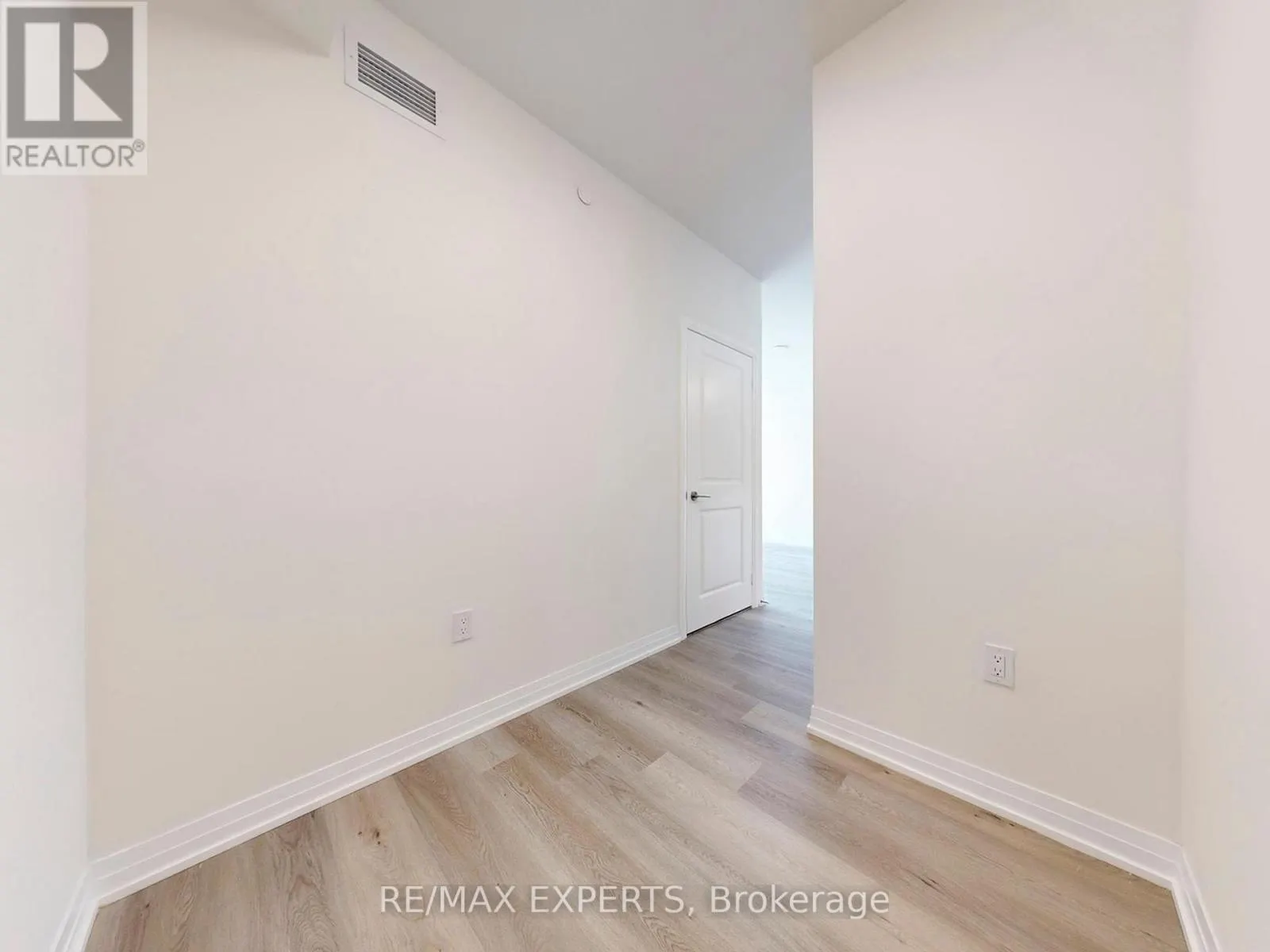 307 - 15 WATERGARDEN DRIVE