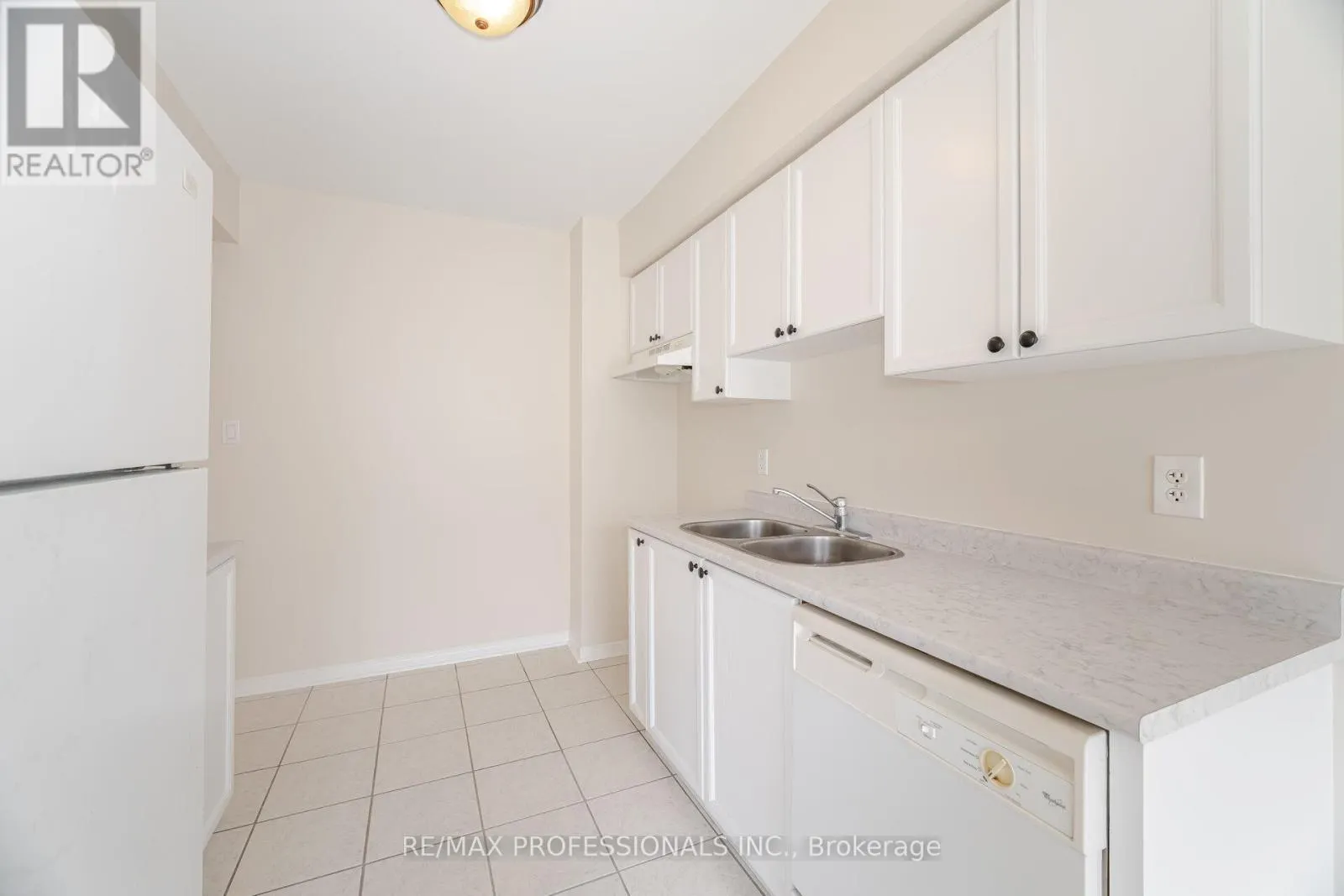 6155 ROWERS CRESCENT